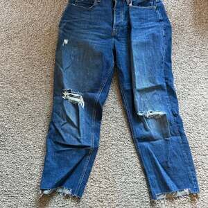 Old Navy Extra High-Waisted Sky-Hi Straight Ripped Jeans